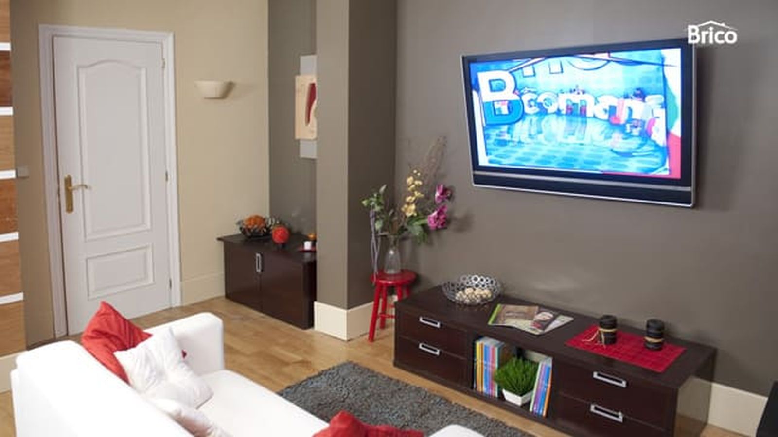 brico 0577 colgar tv pared sin que se vean los cables paso21