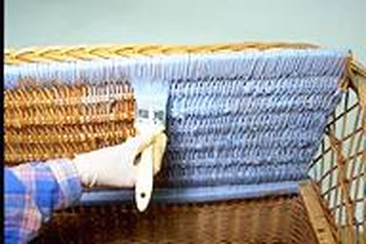 Mantenimiento y protección de una silla de mimbre paso 4