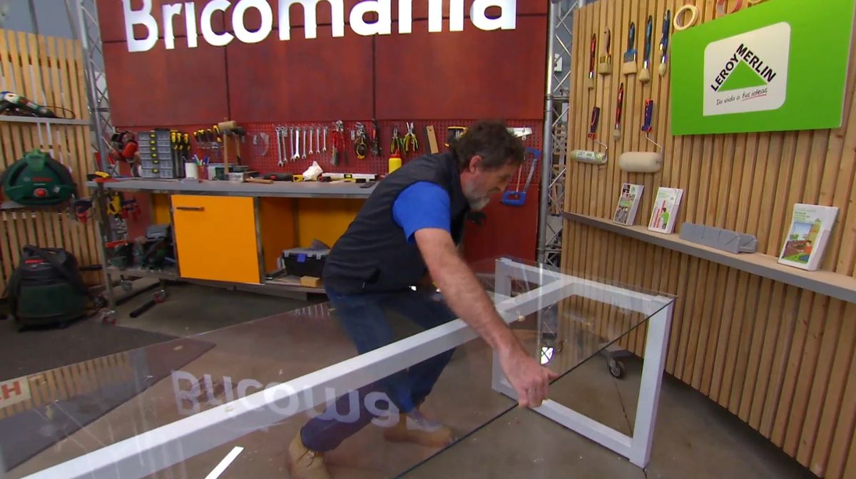 Cómo hacer una mesa de diseño de cristal paso 12