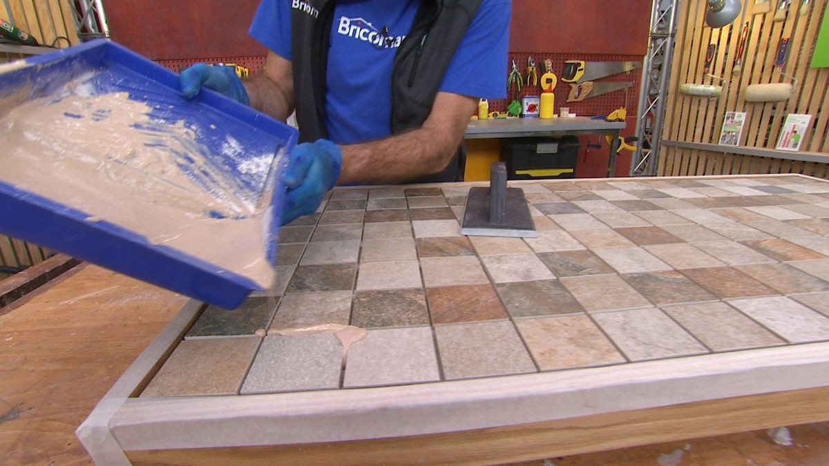 Mesa con revestimiento porcelánico paso 11