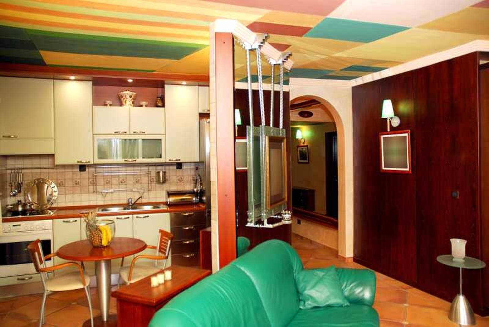 Salón comedor anticuado.