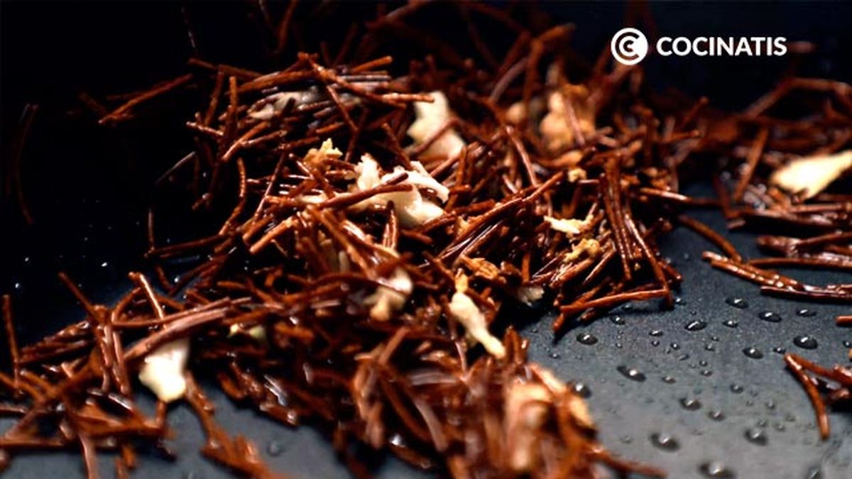 Receta de arroz con fideos, acompañamiento de carnes y pescados  paso 2