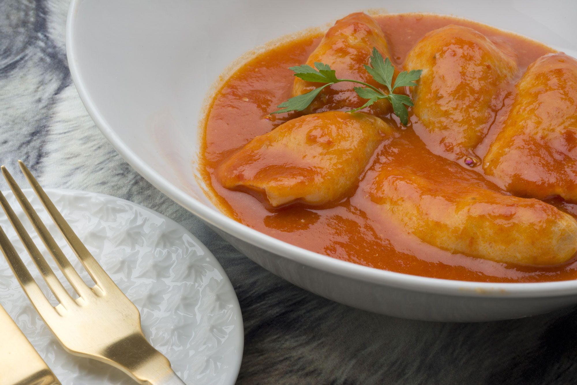 5829 1 Chipirones rellenos en salsa (1214) xl