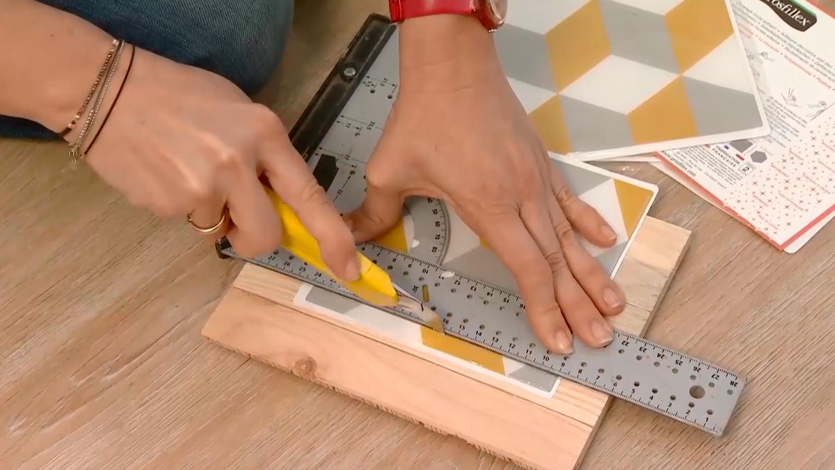 Deco693 losetas adhesivas azulejos paso6