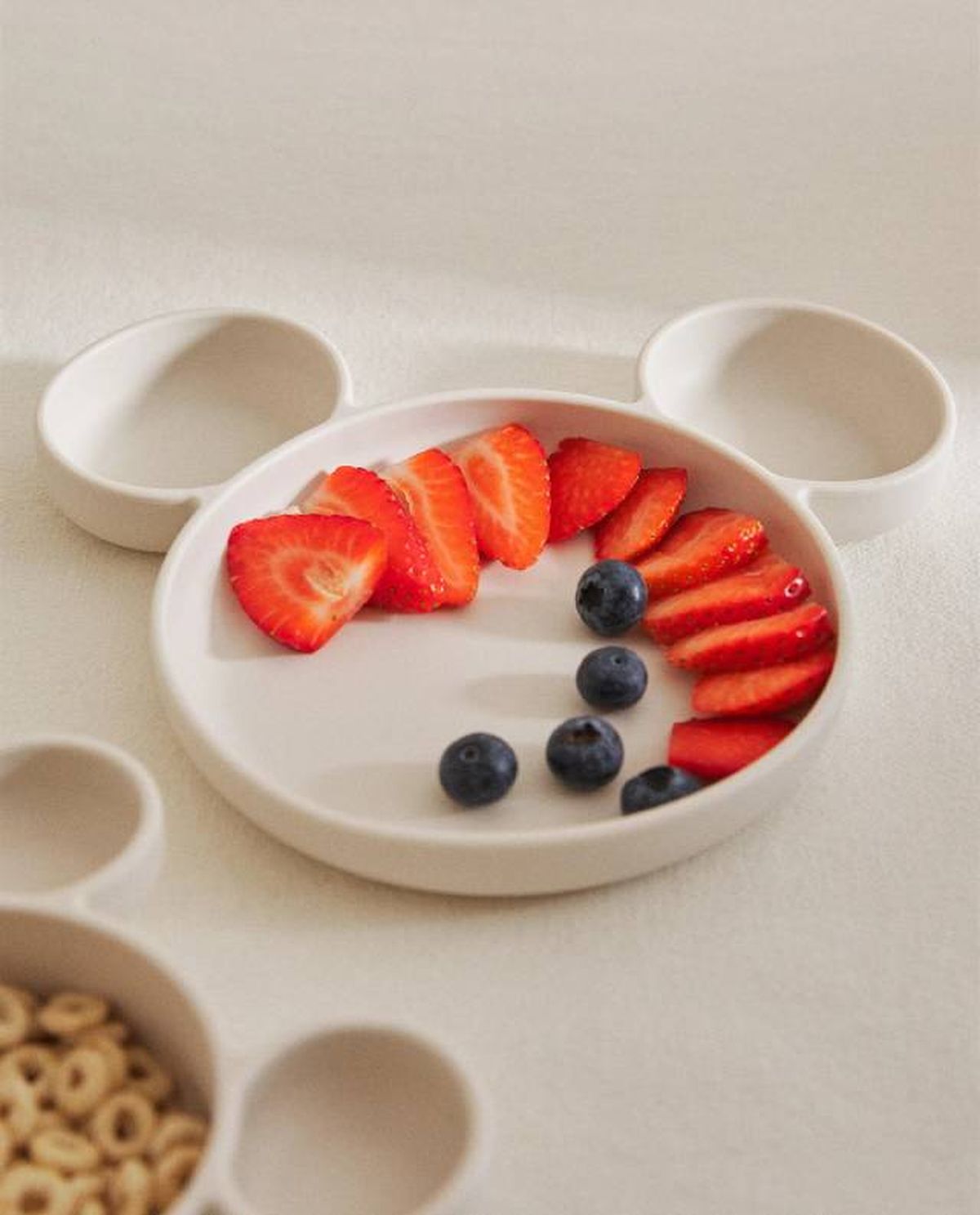 Plato silicona mickey zara home