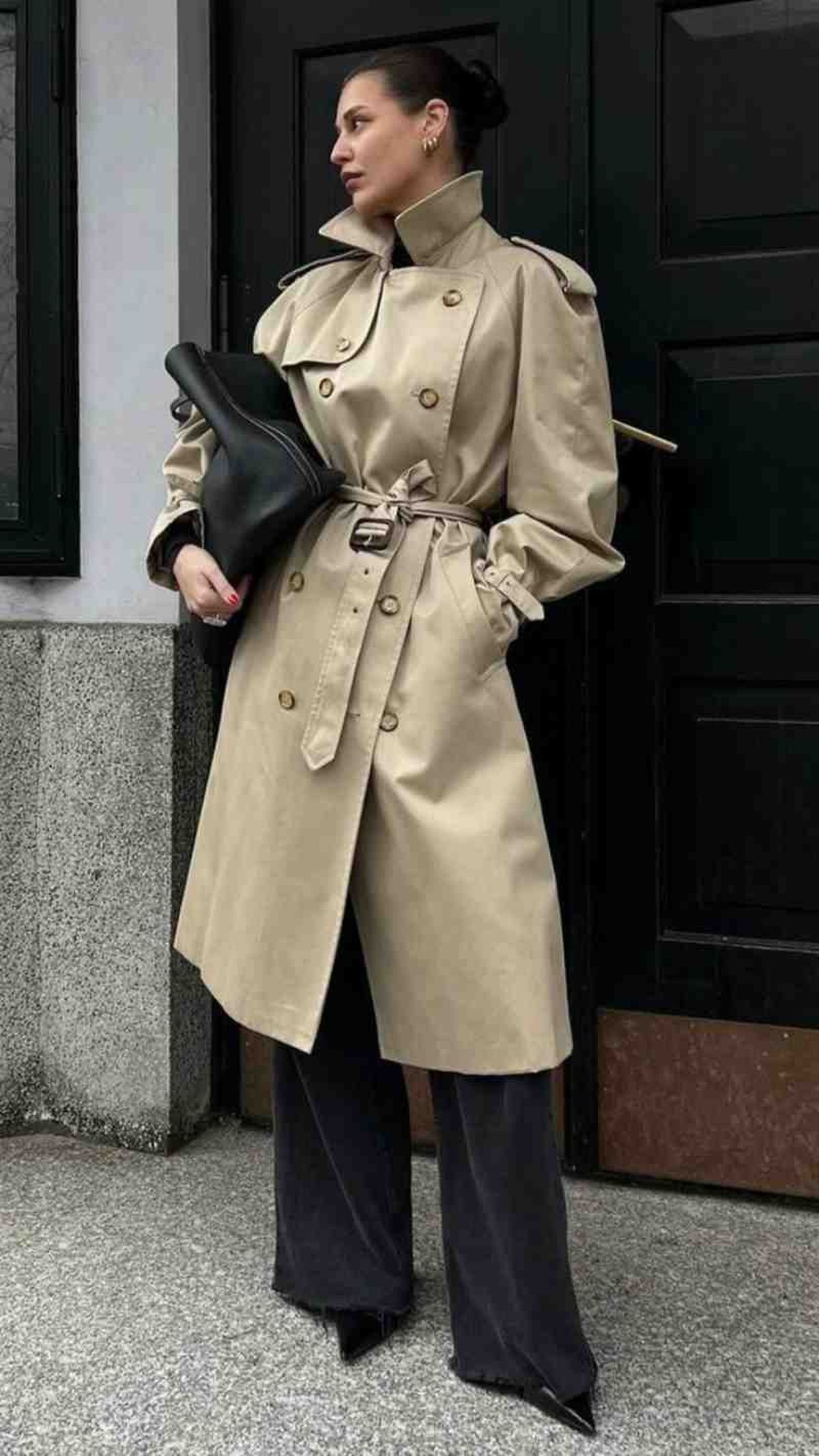 El cinturón de la gabardina te ayuda a definir la cintura