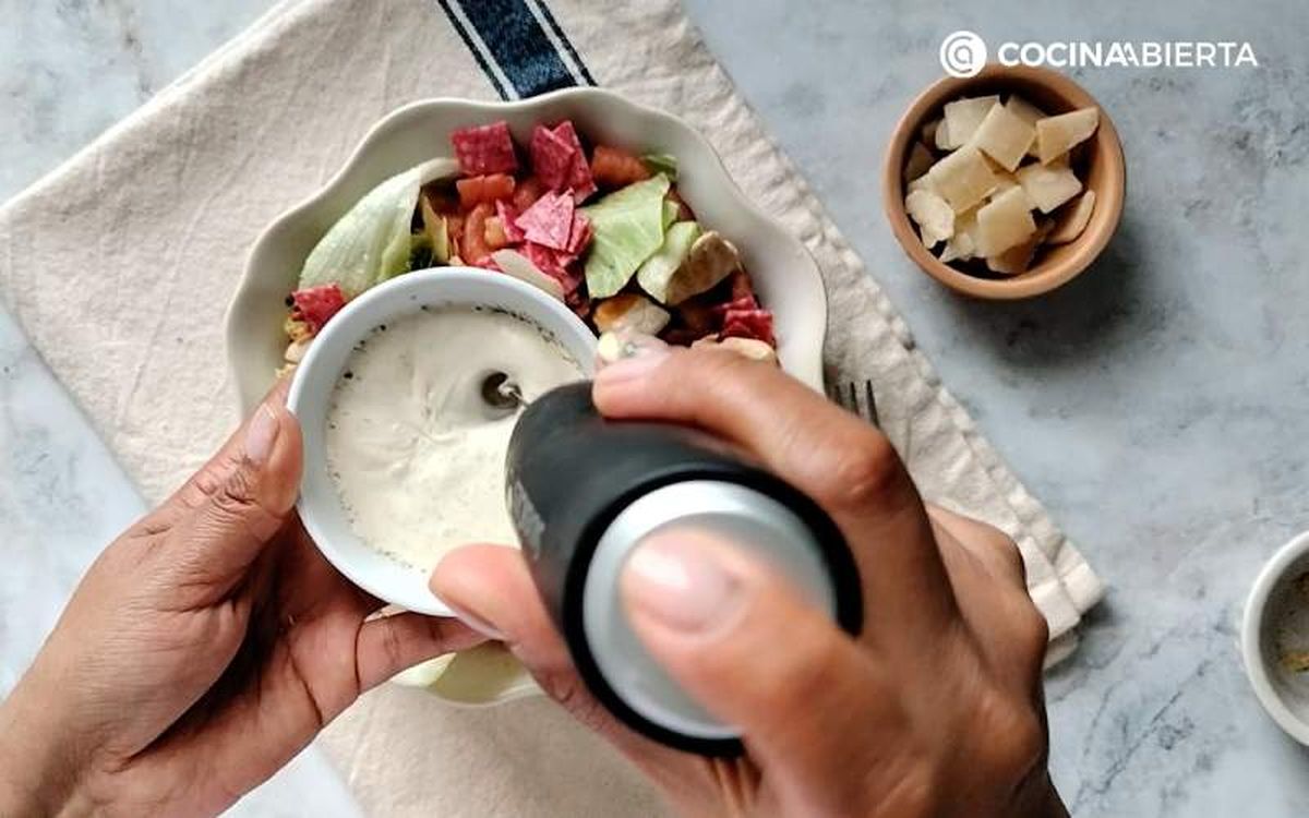 Usa una batidora para emulsionar bien