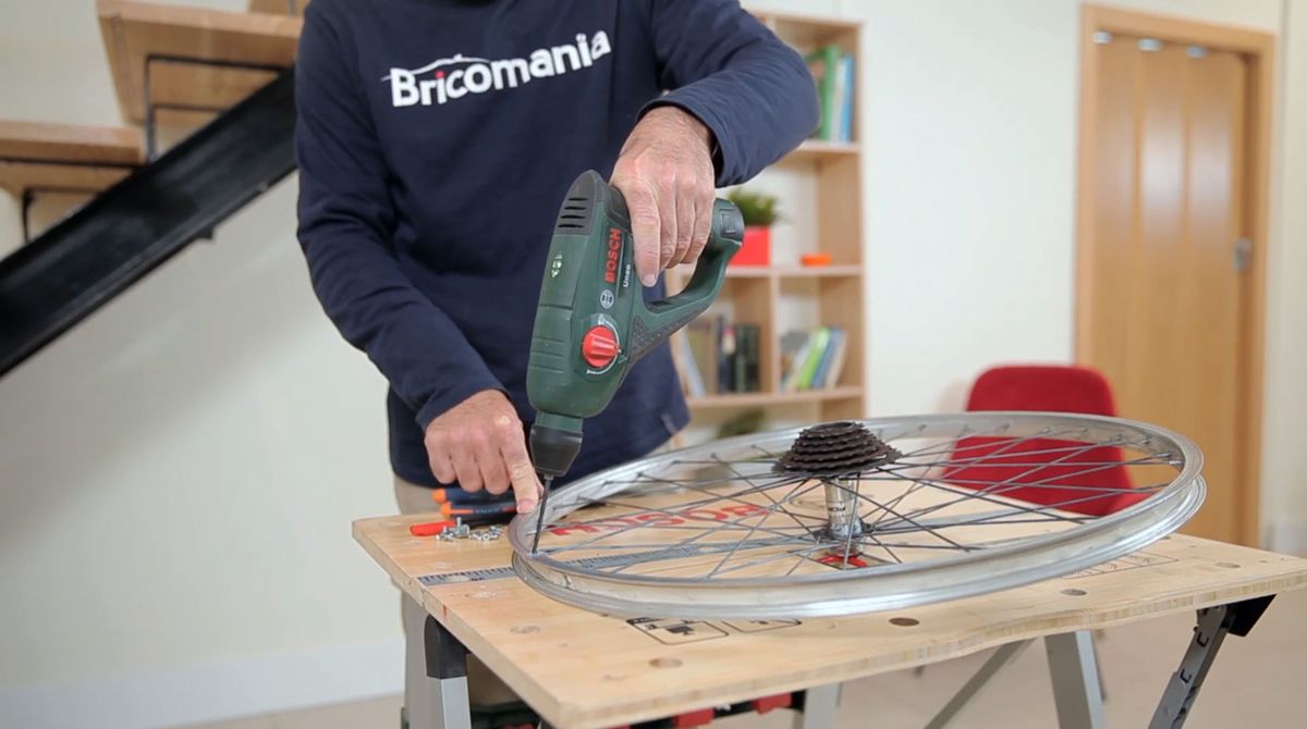 Árbol de Navidad con llanta de bicicleta paso 2