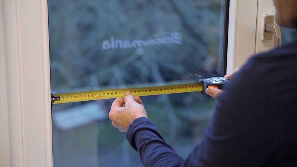 Colocar veneciana en ventana oscilobatiente paso 1