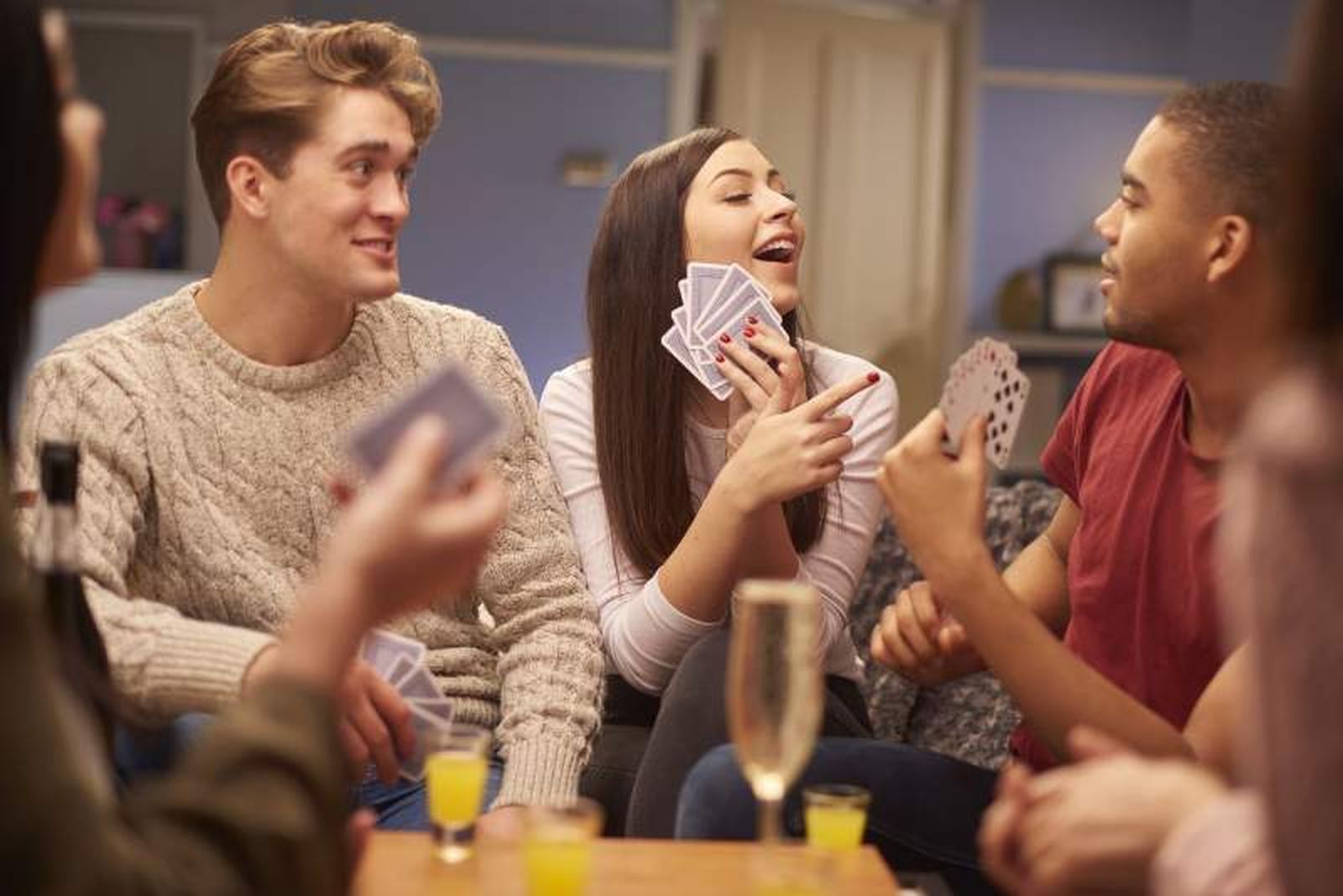 Es importante que organices juegos para amenizar la velada de Nochevieja