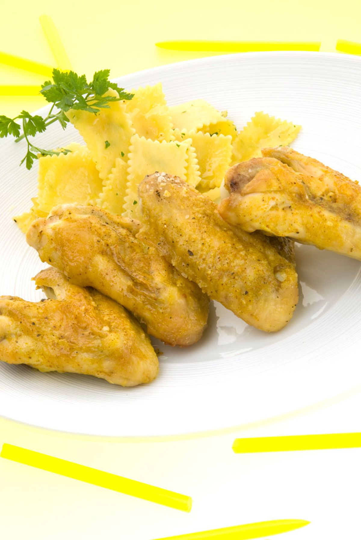 Alitas de pollo al curry con pasta