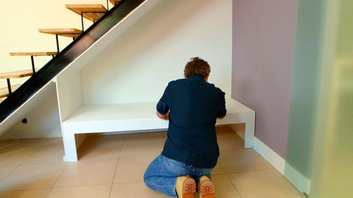 BRIC0953NV18 sofa bajo escalera paso10