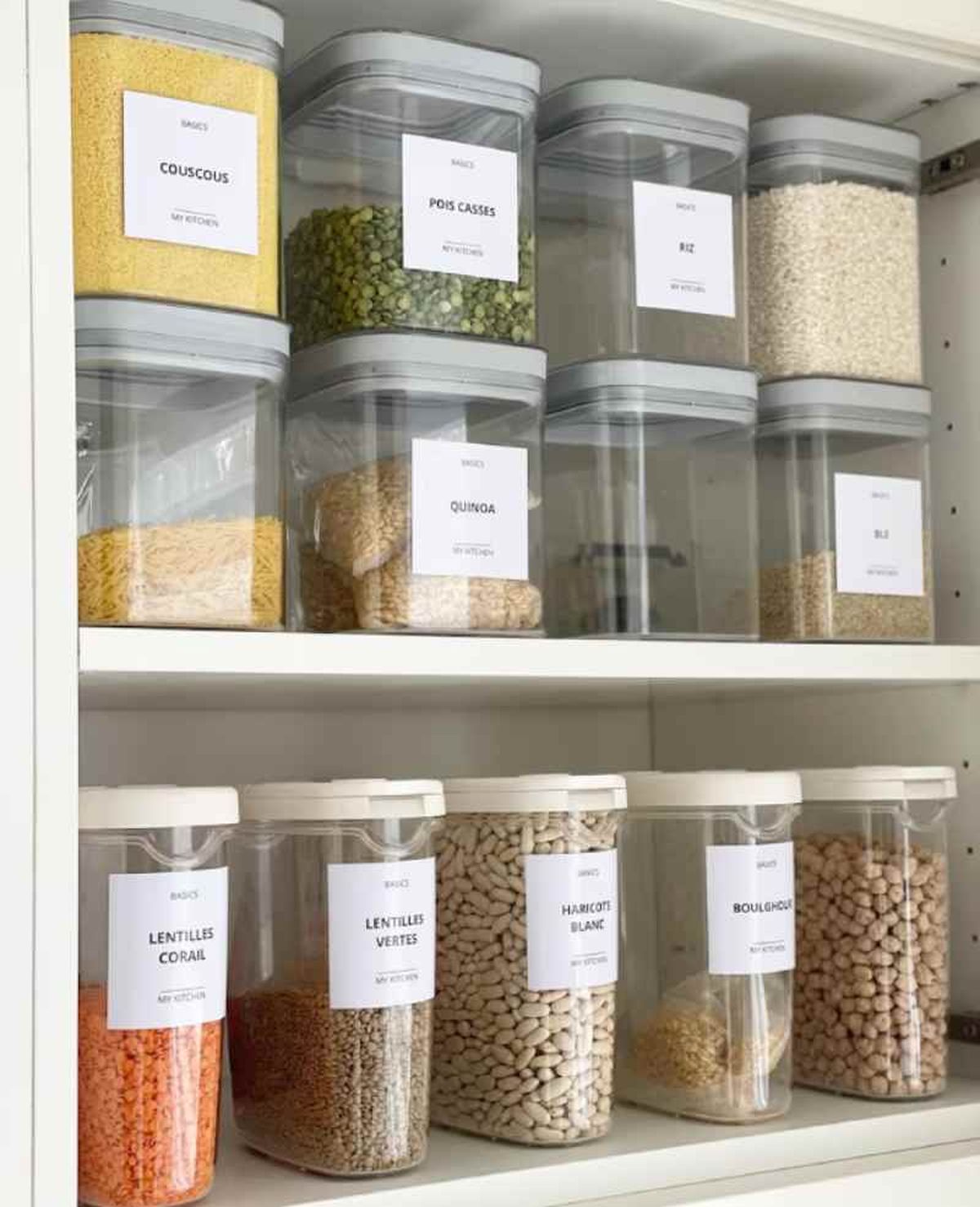 Alimentos almacenados en tarros y con etiqueta