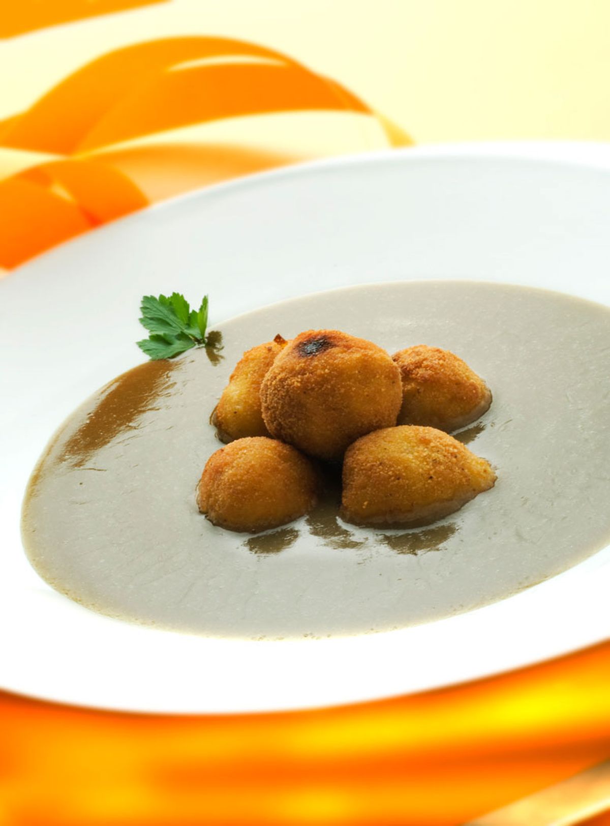 Crema de lentejas con croquetas de quinoa