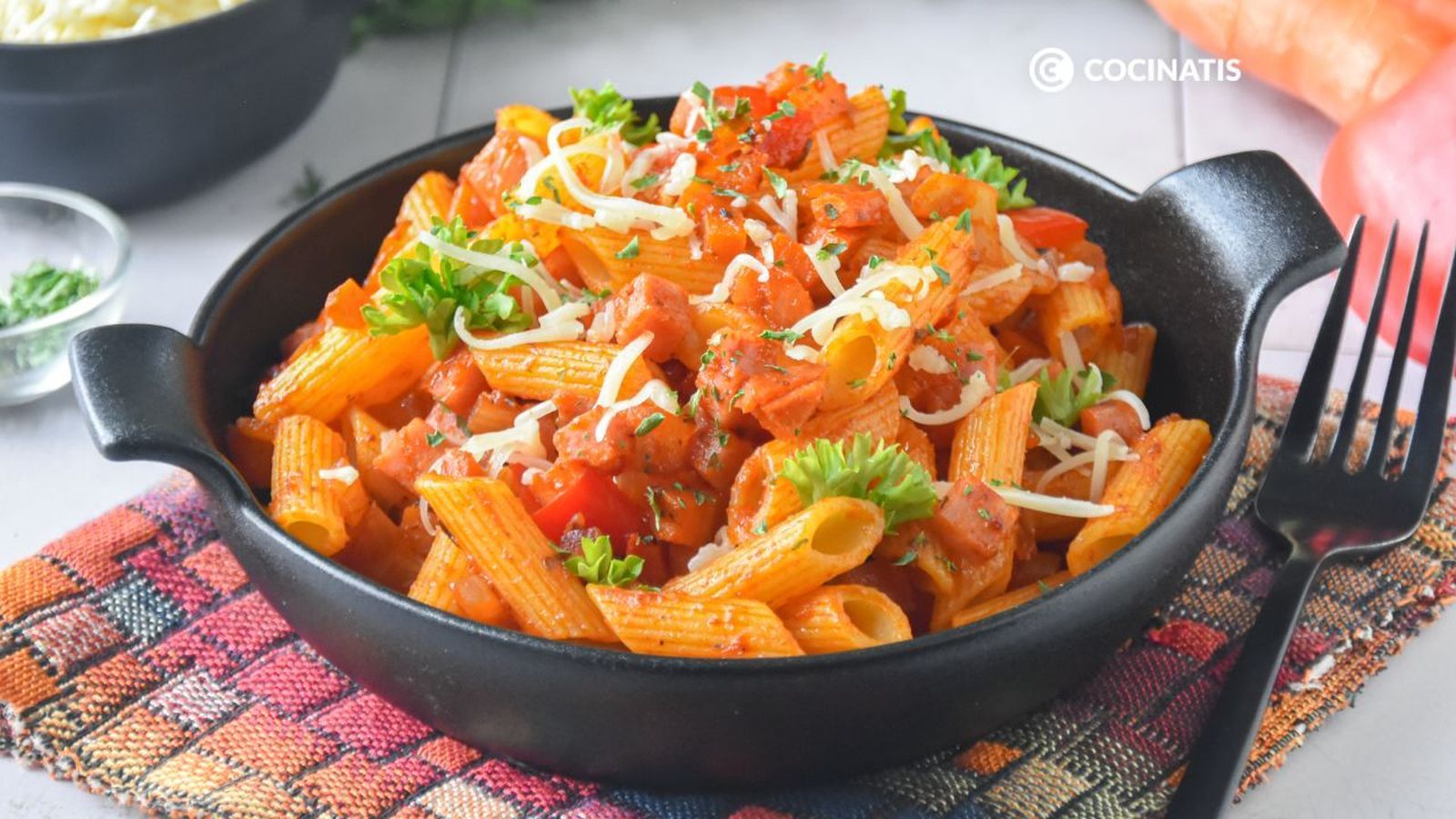 Macarrones con jamón y verduras