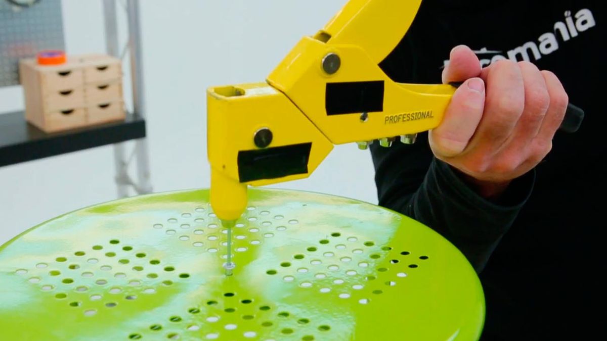 Cómo hacer soldadura metálica en frío paso 6