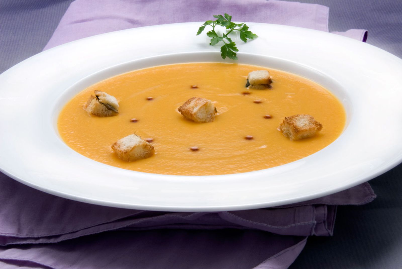 283 crema de zanahoria con costrones de pan y pipas 4898