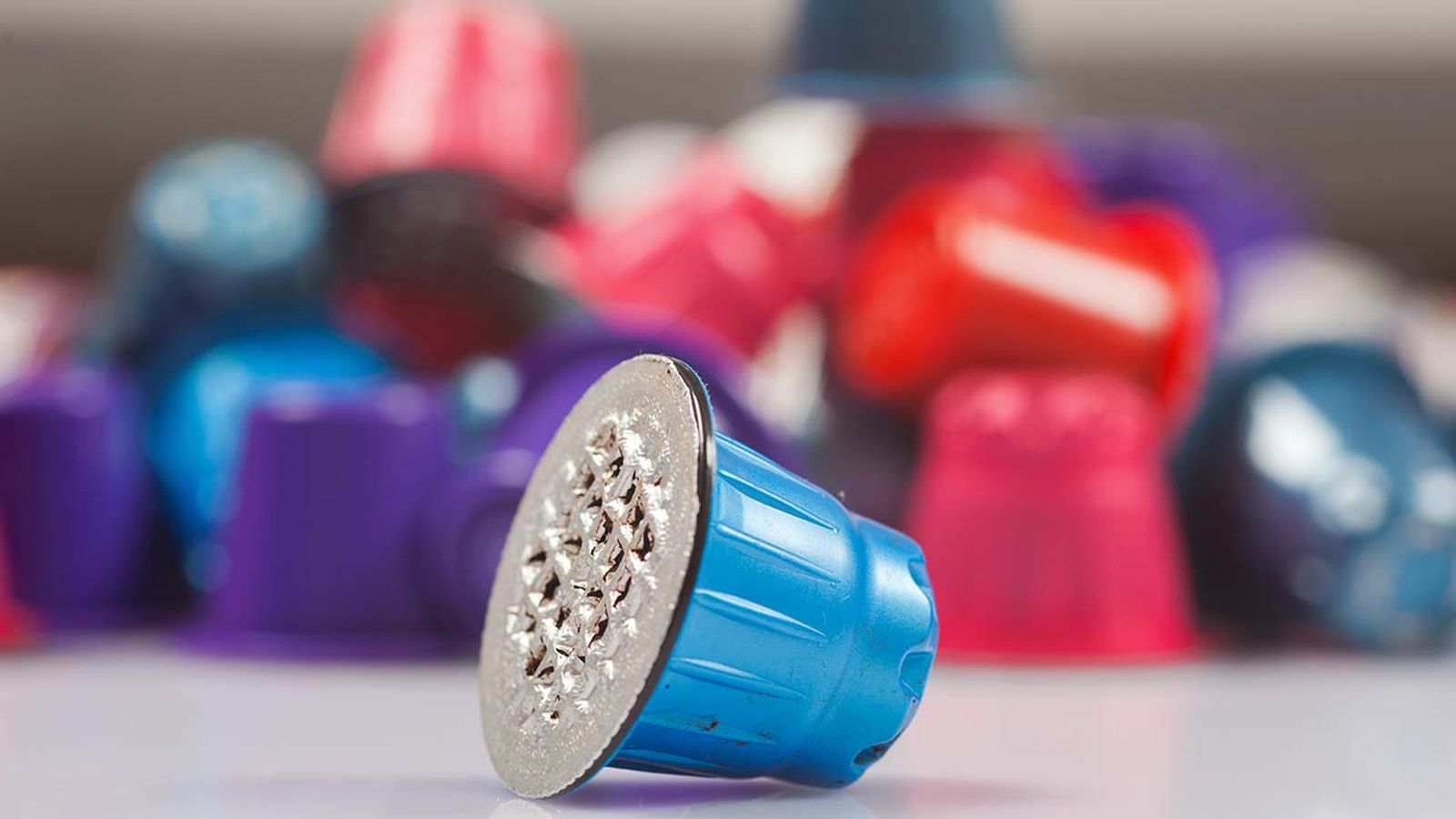 como reciclar las capsulas de cafe en casa contenedor