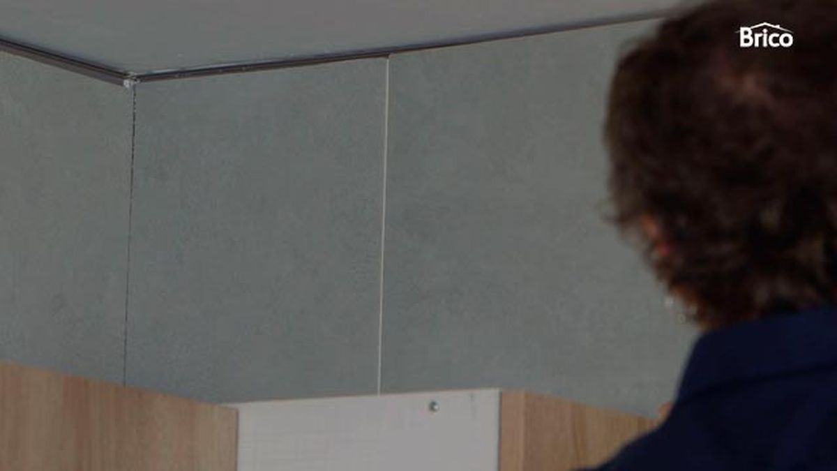 Cómo colocar revestimiento de pared de PVC paso 6