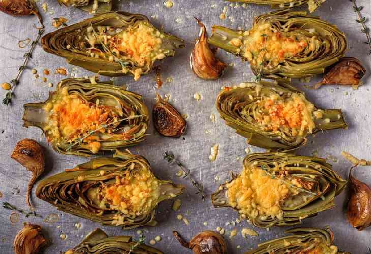 alcachofas al horno con queso ajo tomillo