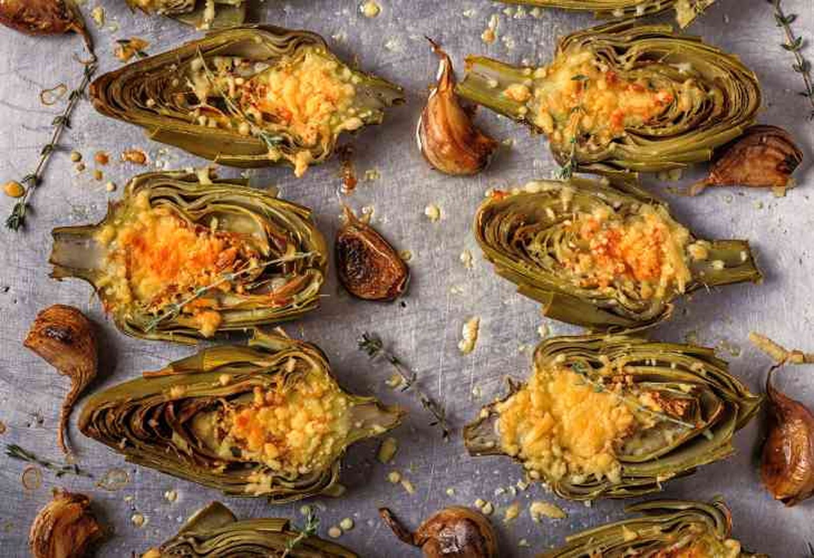 alcachofas al horno con queso ajo tomillo