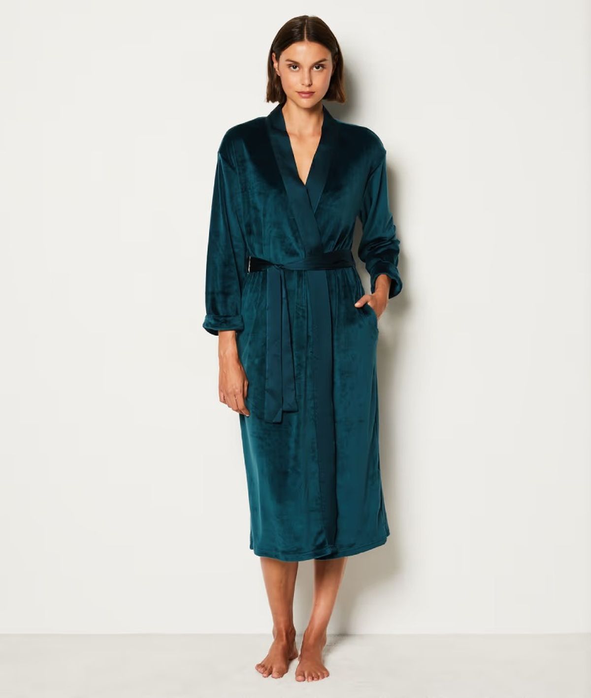 Bata larga de terciopelo