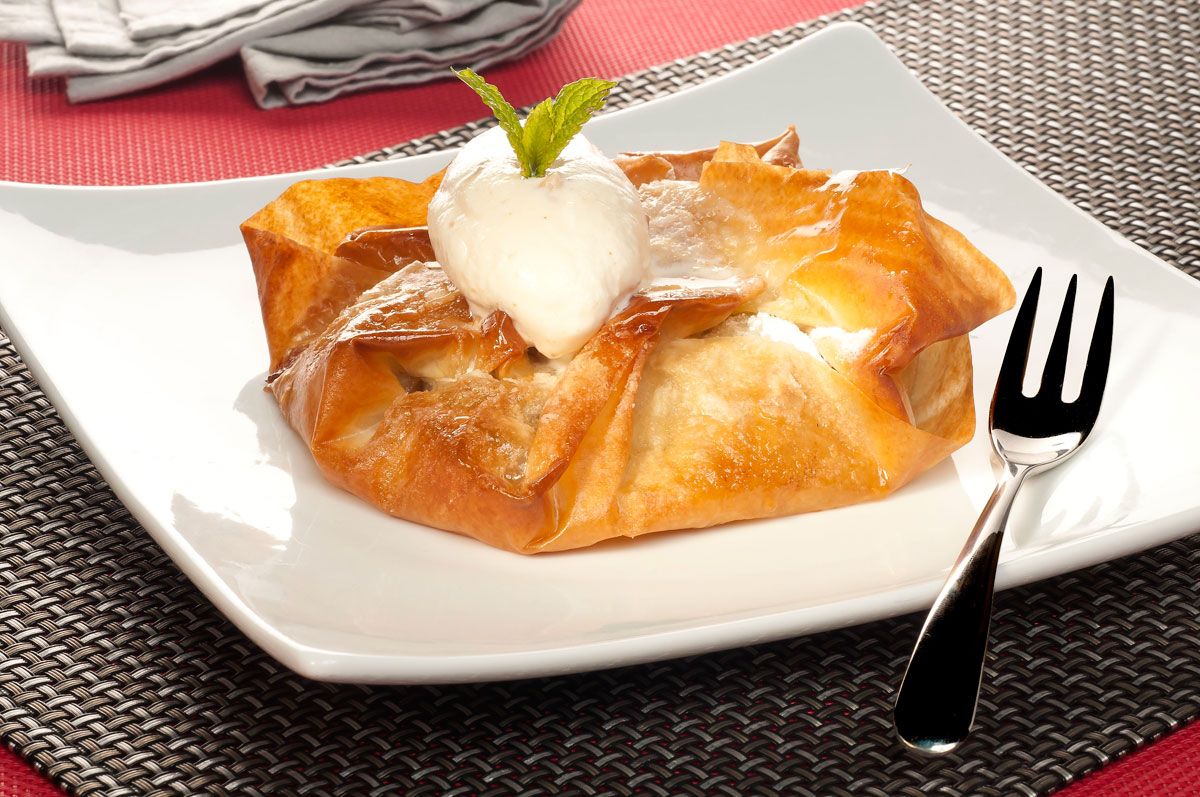 BRUN1244   Tarta de ciruelas al armañac con helado xl