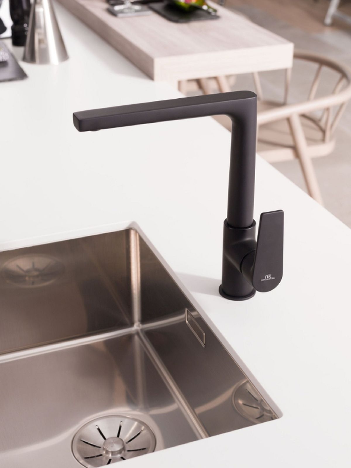 Grifería negra nueva tendencia para renovar la cocina 6