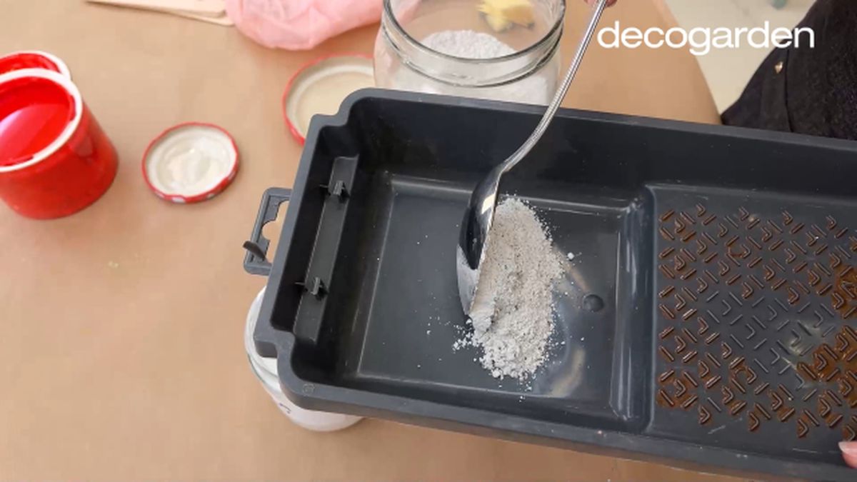 como hacer pintura tiza casera con yeso paso 1
