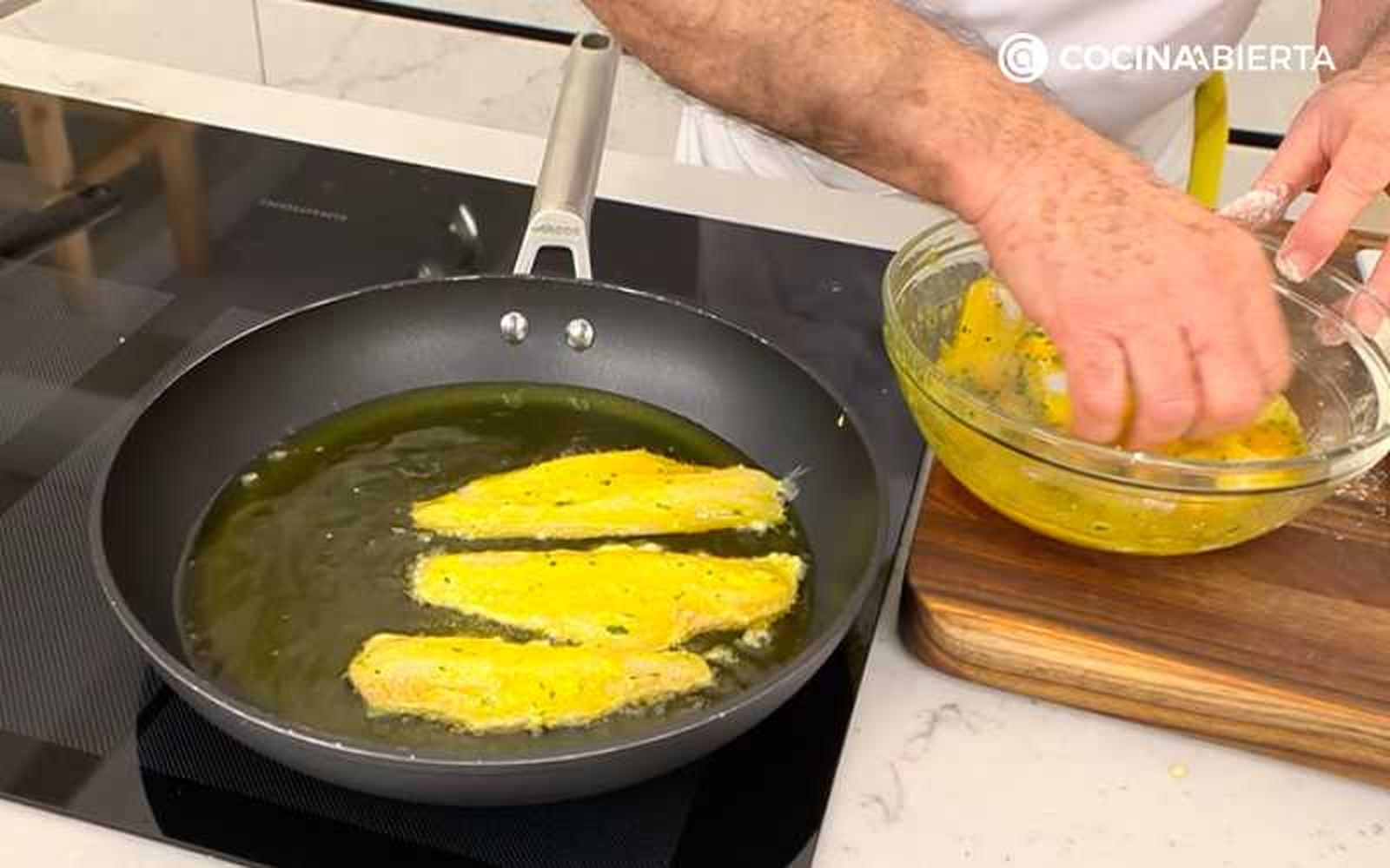 Fríe las fanecas rebozadas