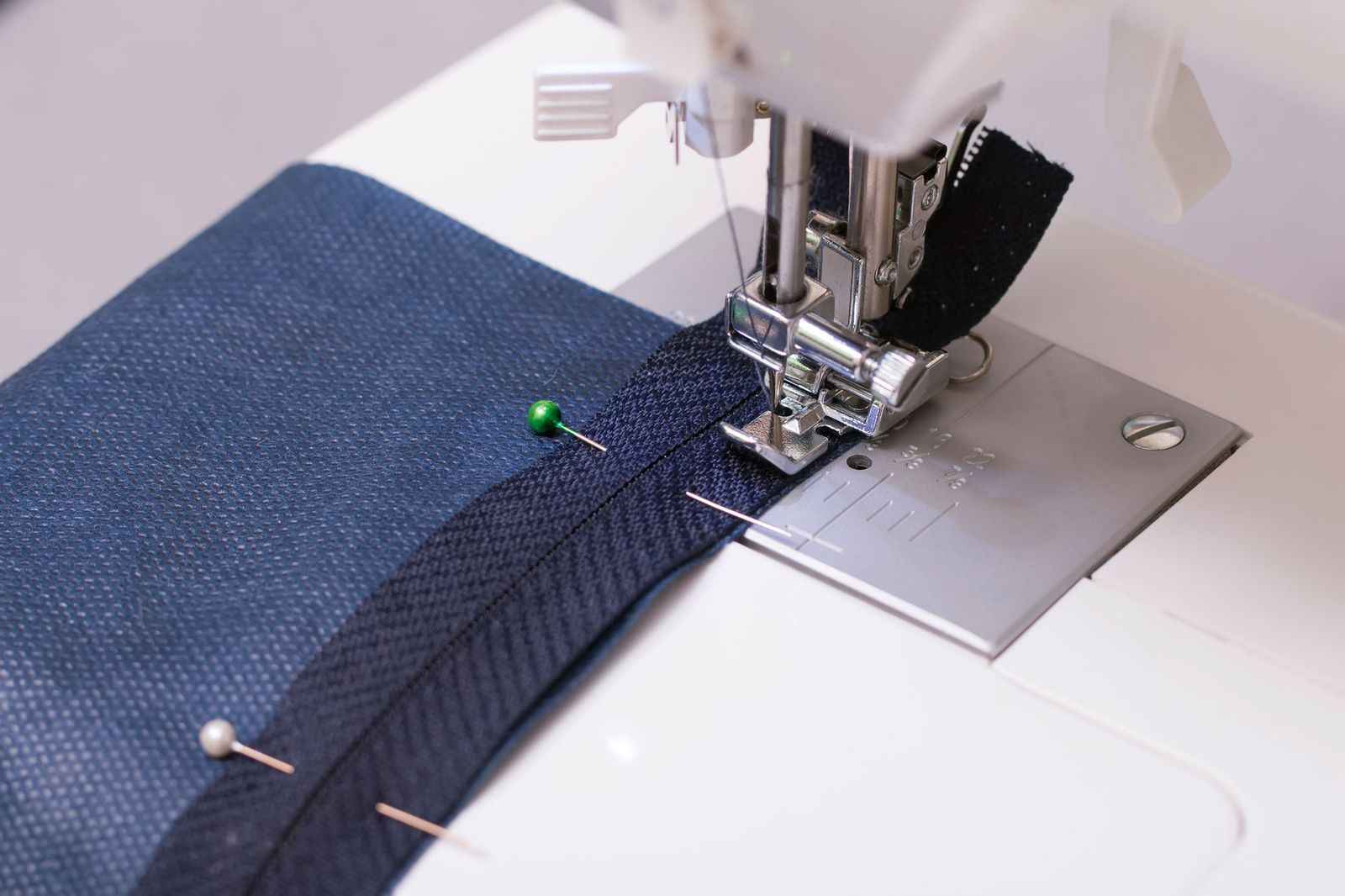 Coser cremallera centrada y oculta con solapas