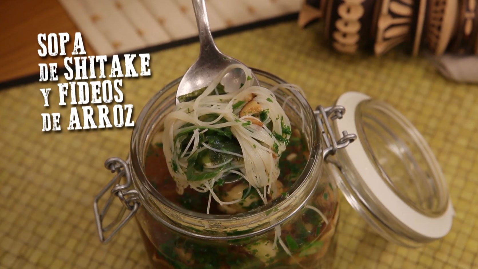 CABI0067 Sopa de shitake y fideos de arroz