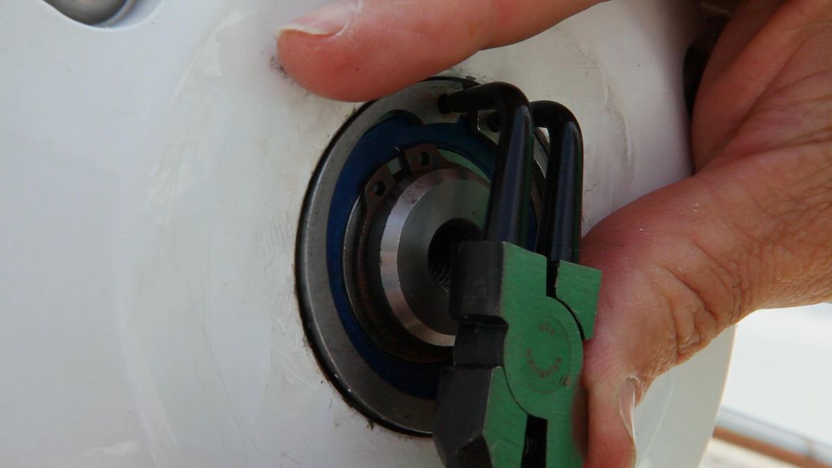 BRIC0_801_alicates retira anillas paso3