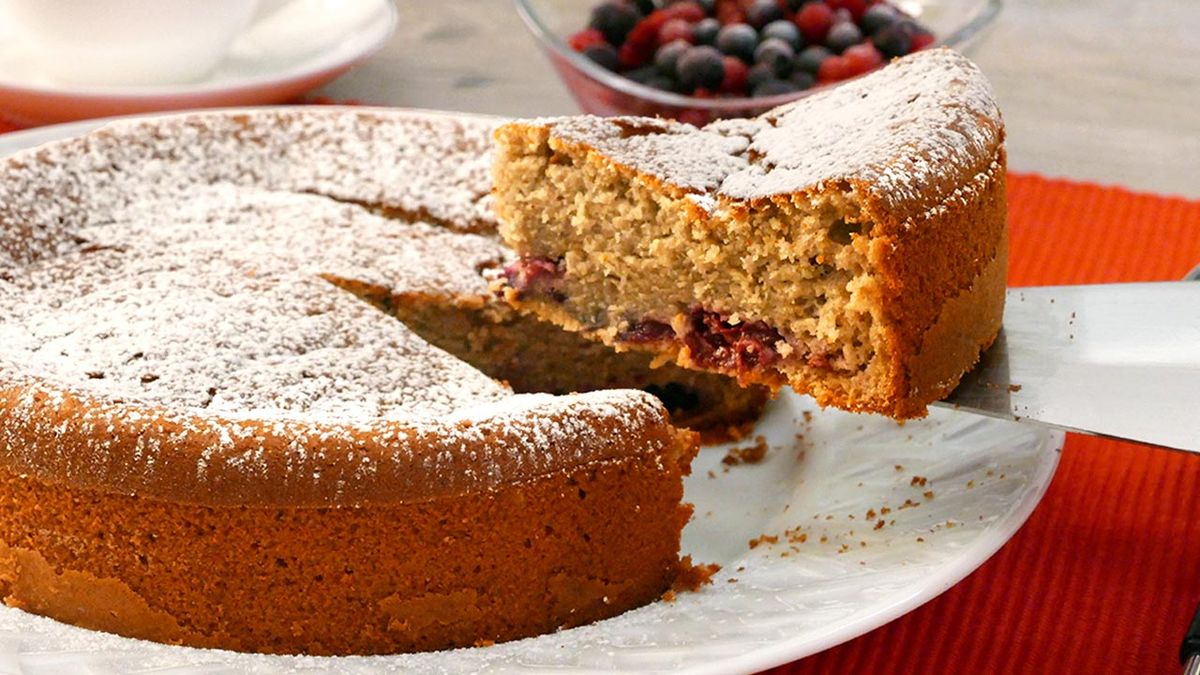 Receta de bizcocho de zumo de uva con frutos rojos