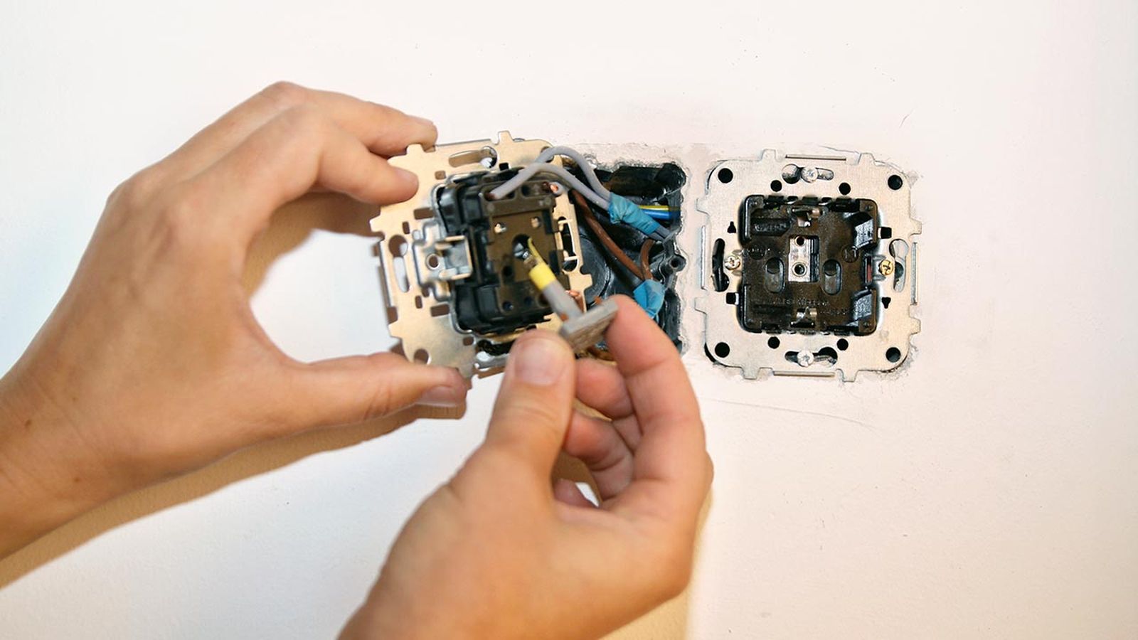Cambio de mecanismo eléctrico con visor luminoso paso 3