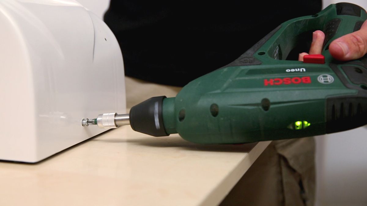 Cómo colocar un secador de manos paso 1