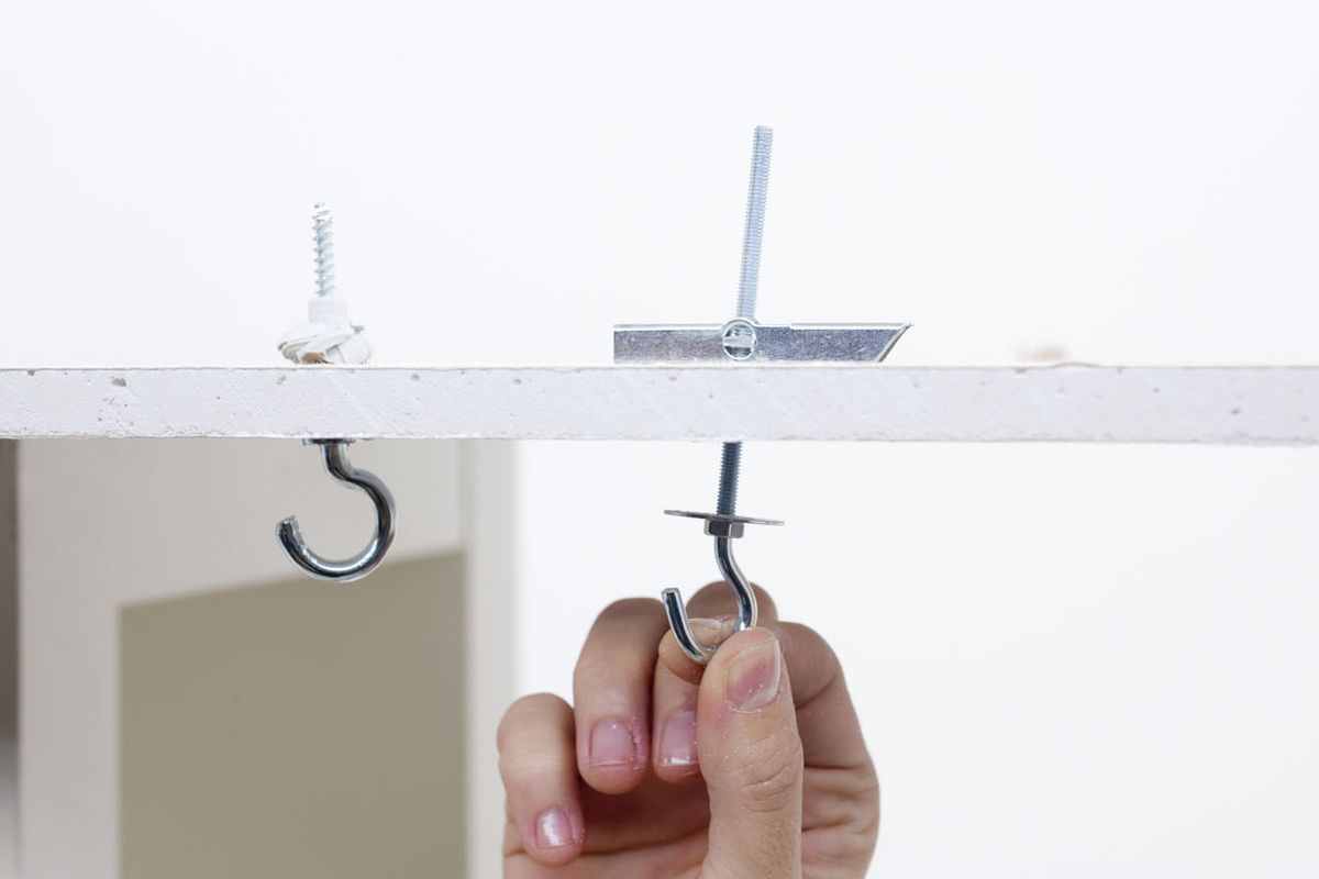 Bricomania 677 Colgar lampara p5