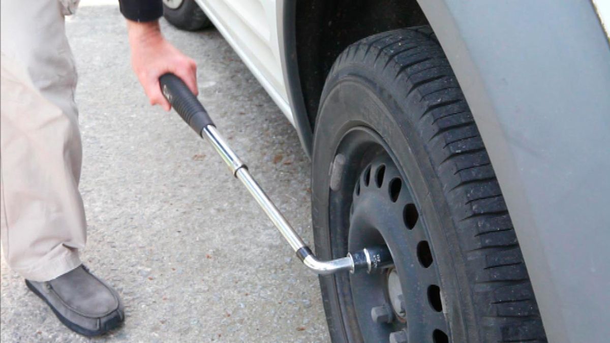 Aflojar tornillo paso 2