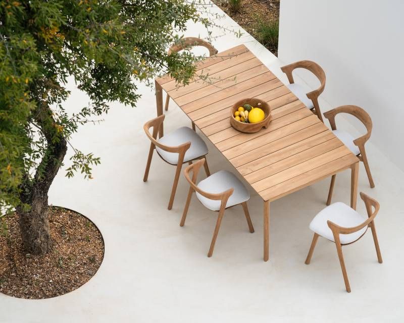 Mesa de comedor de tablas.