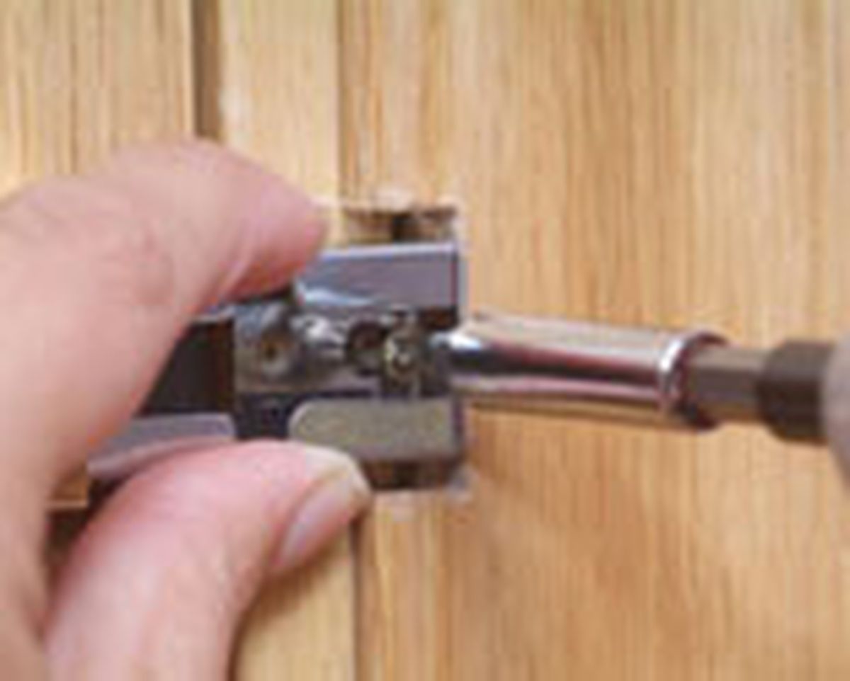 brico 0468 1 Instalacion pestillo puerta paso 6