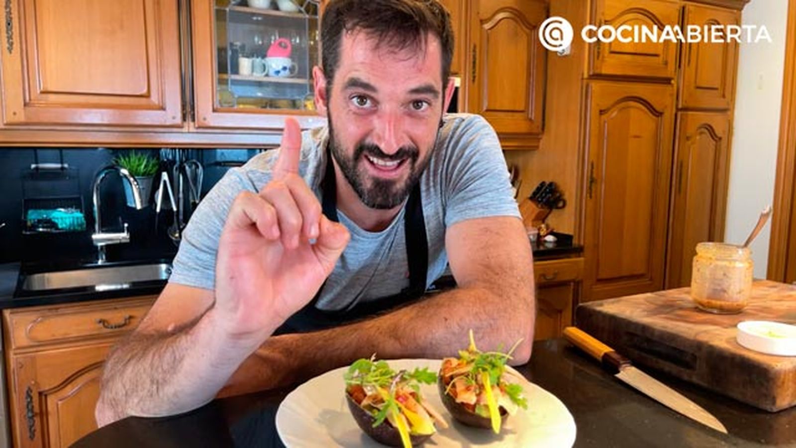 ensalada de aguacate tomate y ventresca receta joseba arguinano desde casa paso7