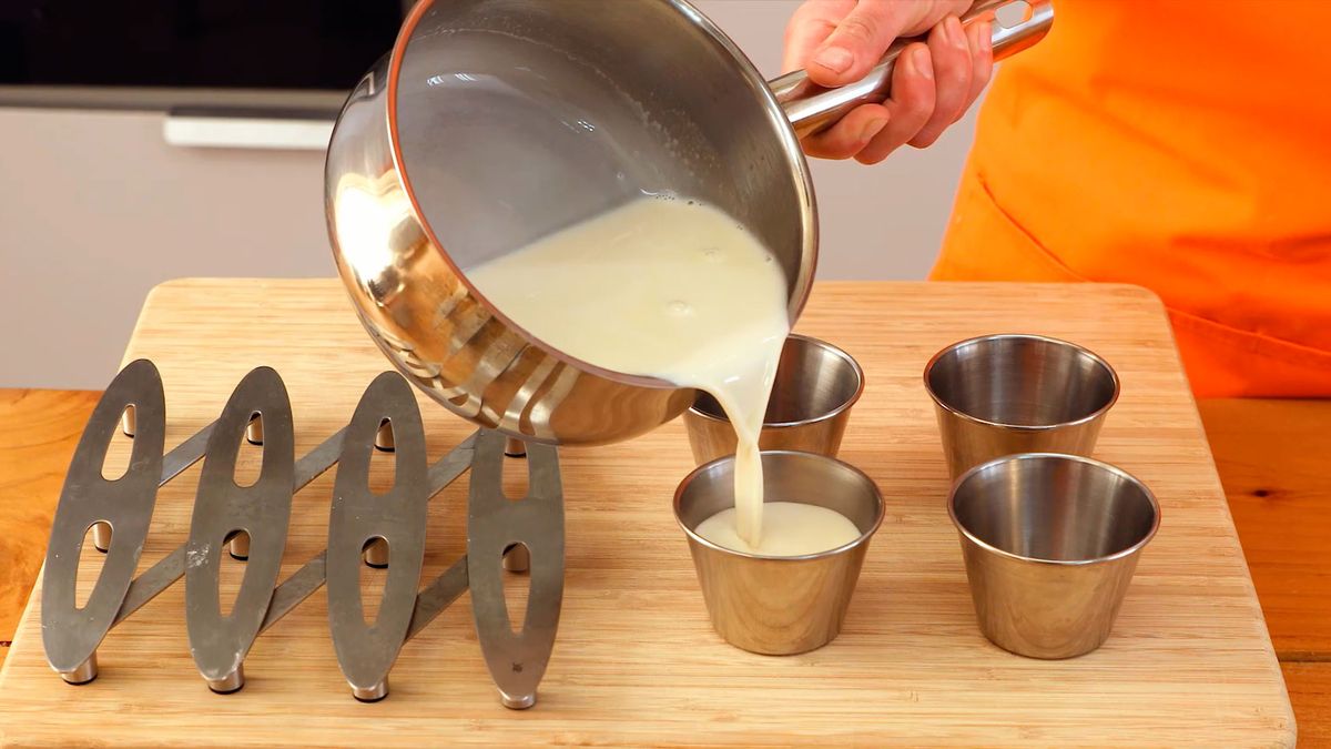 Receta de panacota con salsa de cerezas   Paso 3