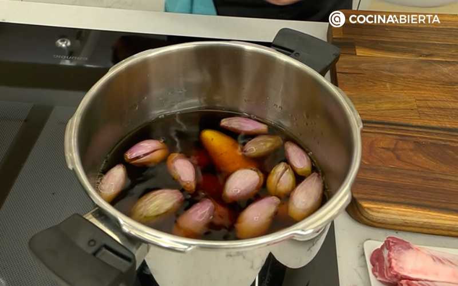 Cocina las patatas en la olla rápida