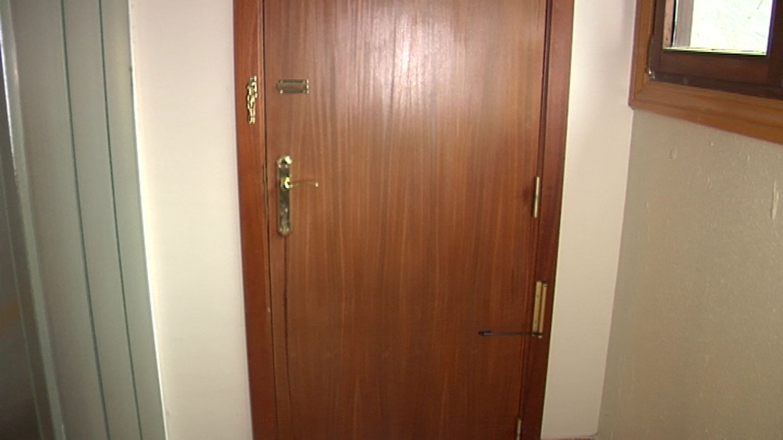 Cierre automático de puerta paso 8