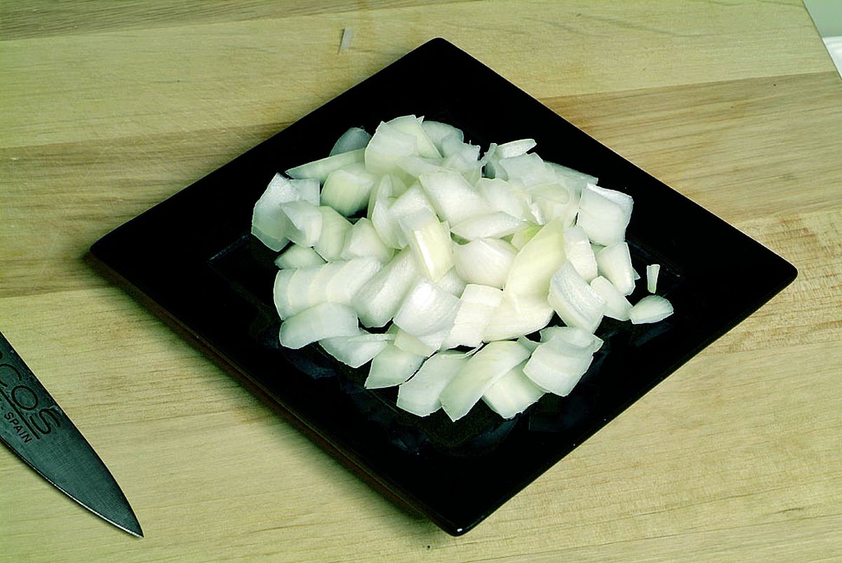 receta picar cebolla dados grandes paso3