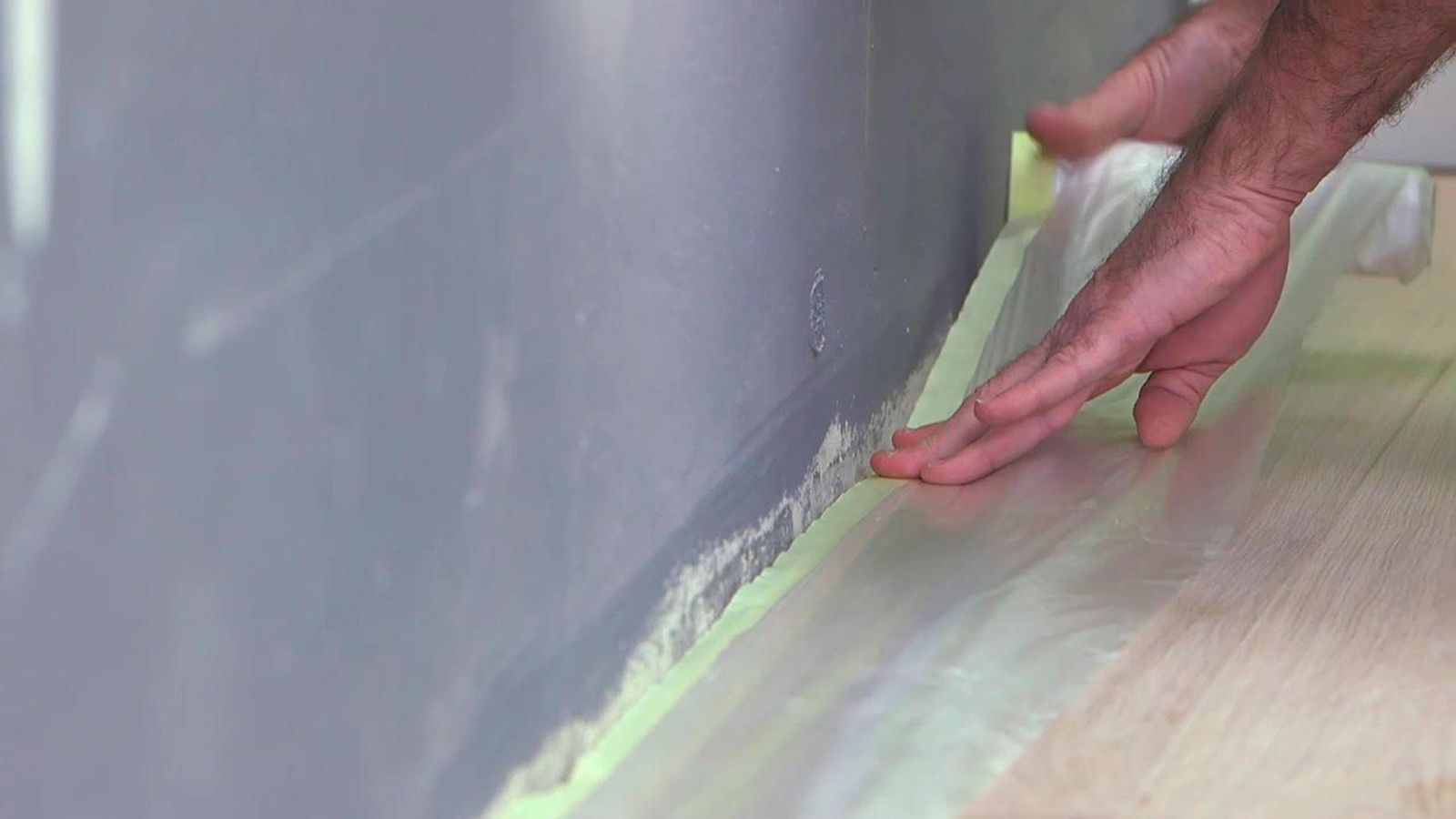 Cómo cerrar un hueco en la pared paso 11