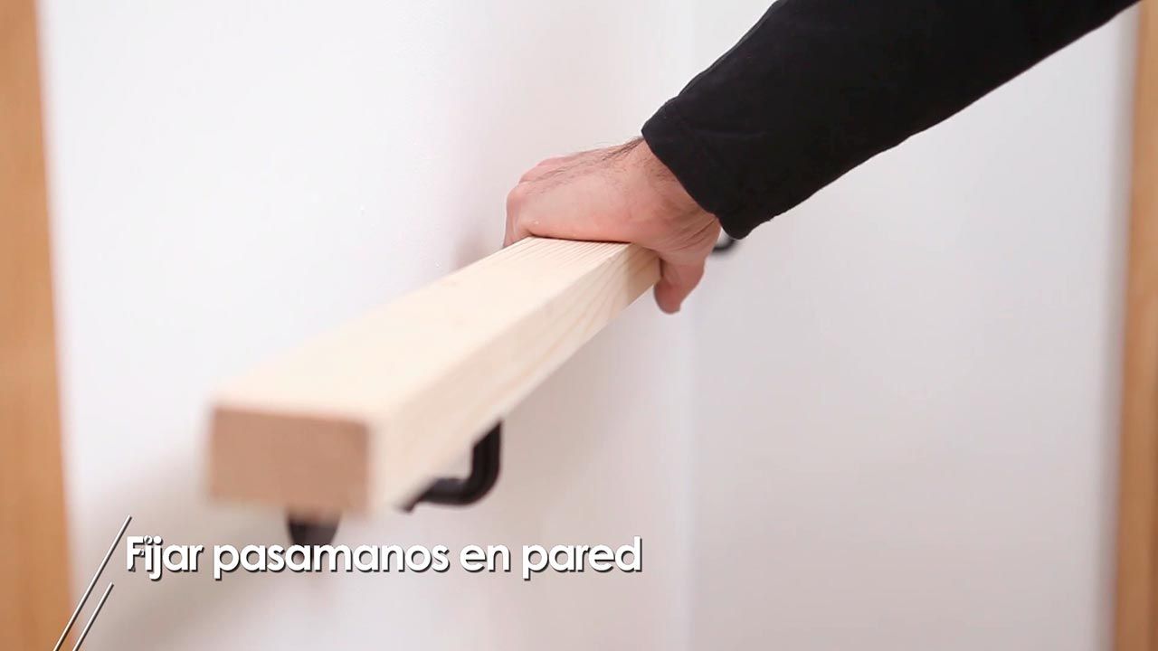 Como fijar un pasamanos en la pared paso 8