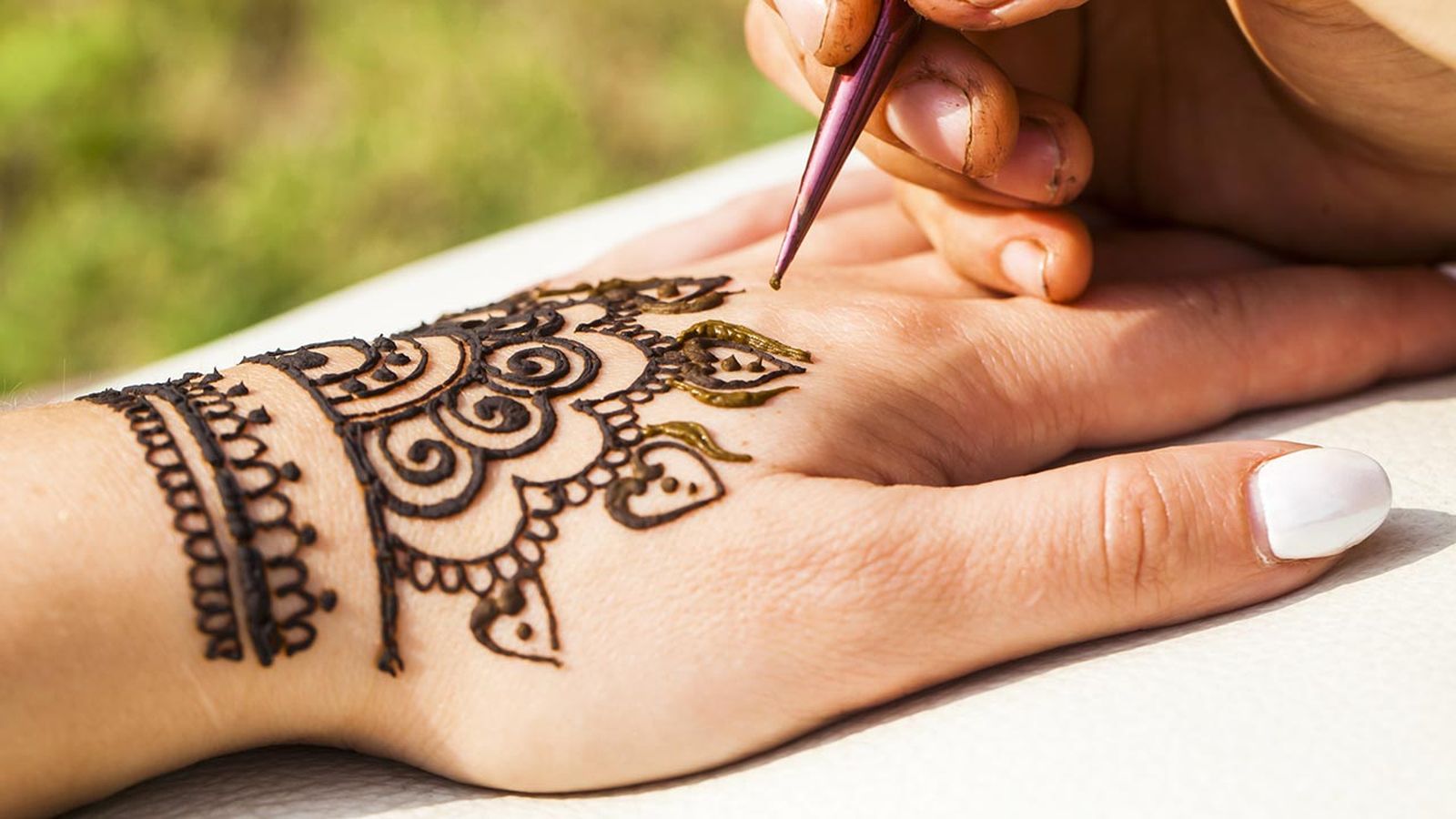 como hacerte un tatuaje de henna natural portada
