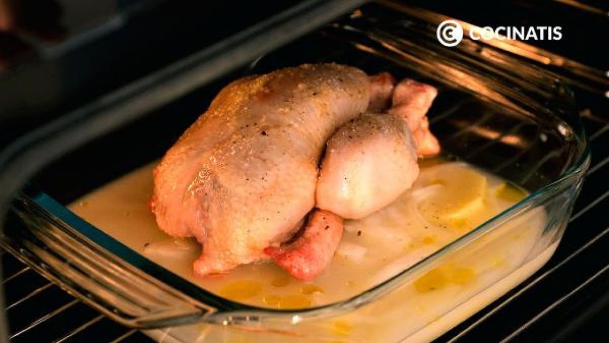 Receta de picantones al horno con patatas y cebolla  paso 5