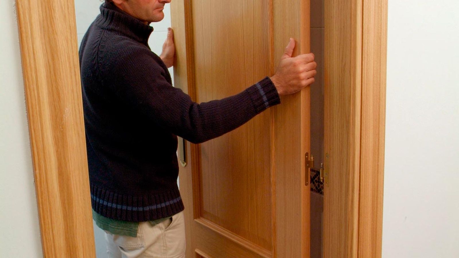 Arreglo de roce en puerta paso 3